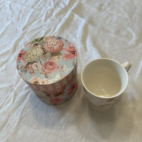 VTG ‎ Brivogue Victorian Style Fine Porcelain Tea Cup and Gift Box Hydrangea - Picture 6 of 11